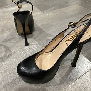 Classic saint Laurent pumps